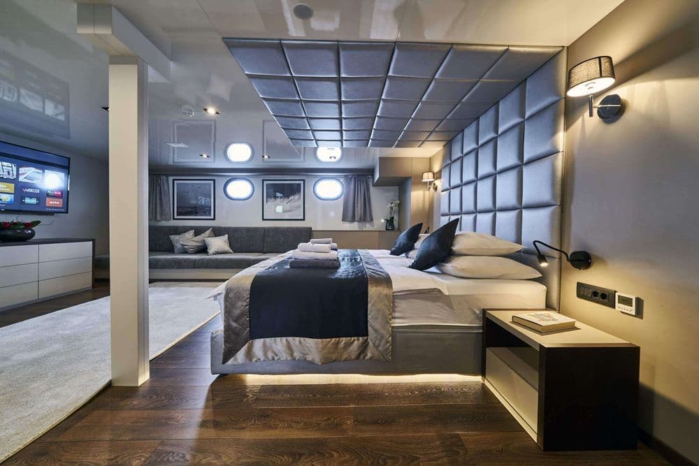 rara-avis-interior-cabin