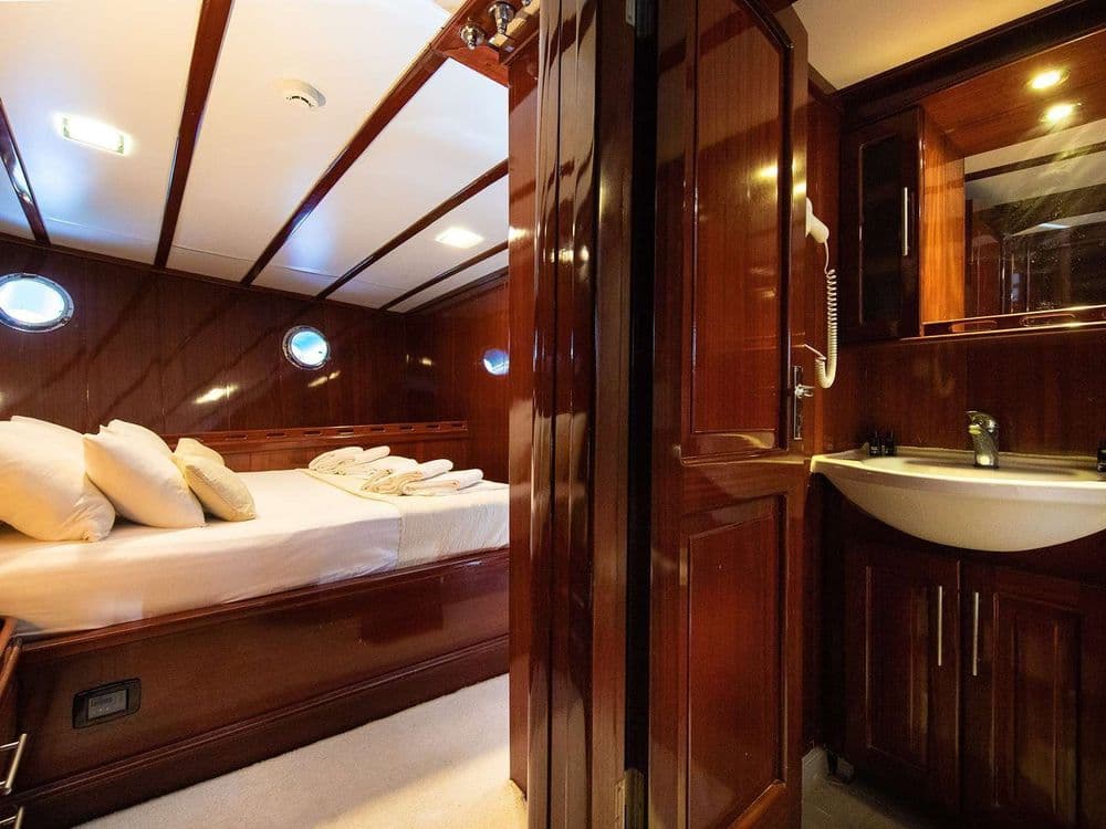 vivere-gulet-interior-cabin