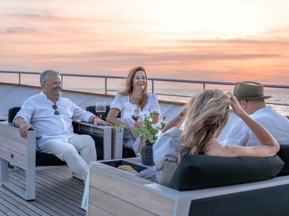 karizma-crewed-motoryacht-wine