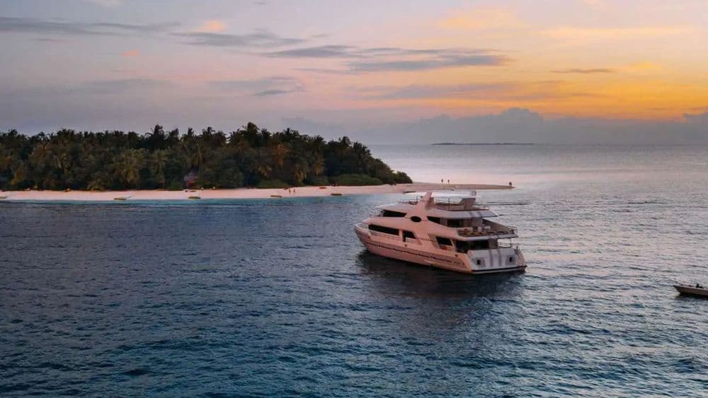 alice-exterior-anchored-sunset