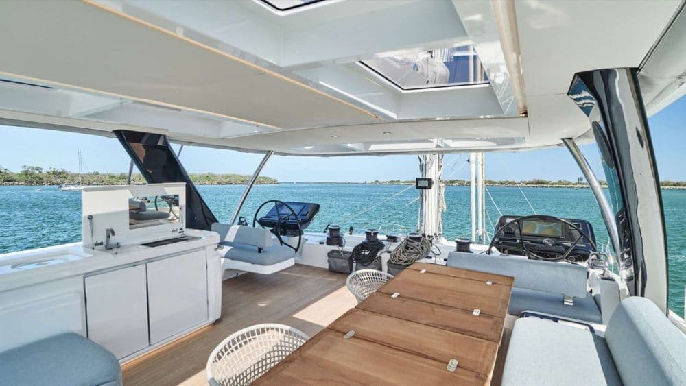 amarea-exterior-flybridge