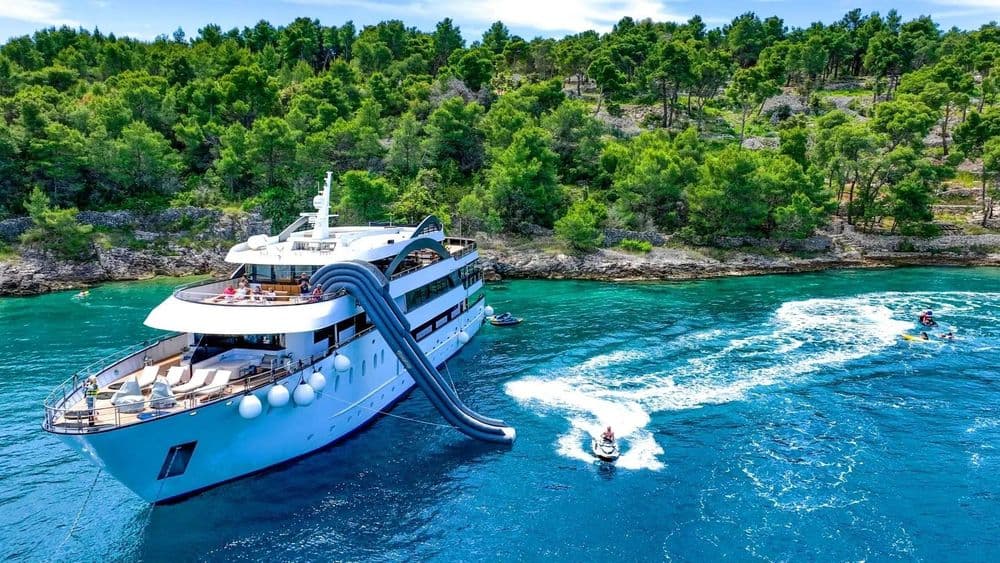 aretha-exterior-anchored-watertoys