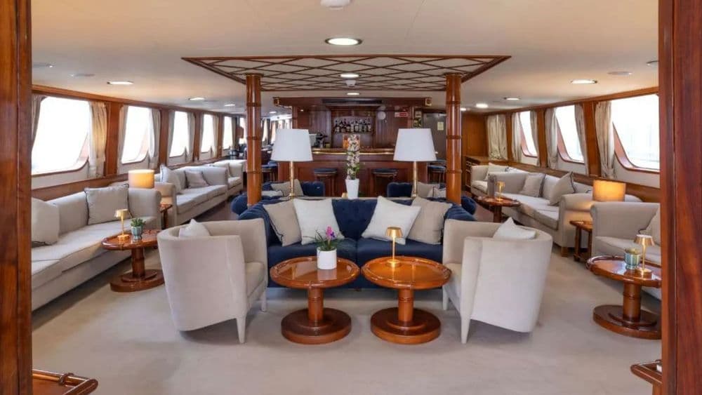 callisto-interior-seating-area