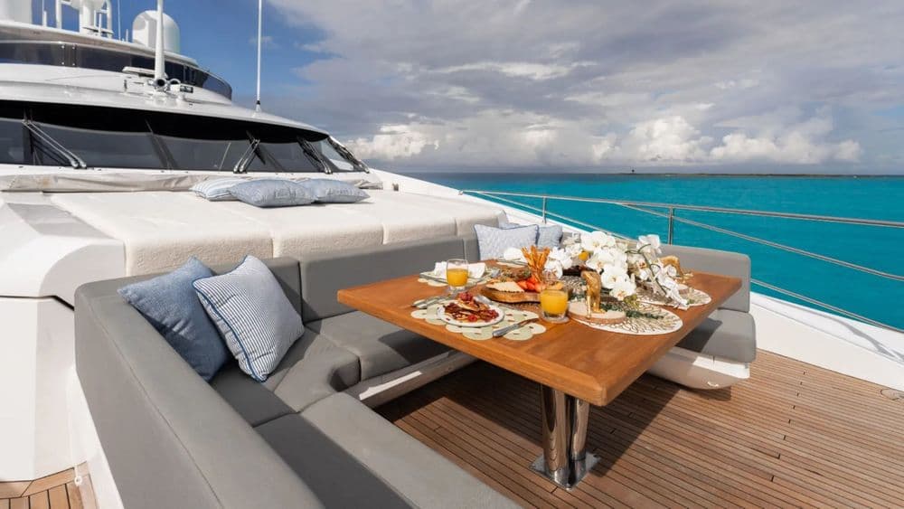 captain-morgan-iii-foredeck