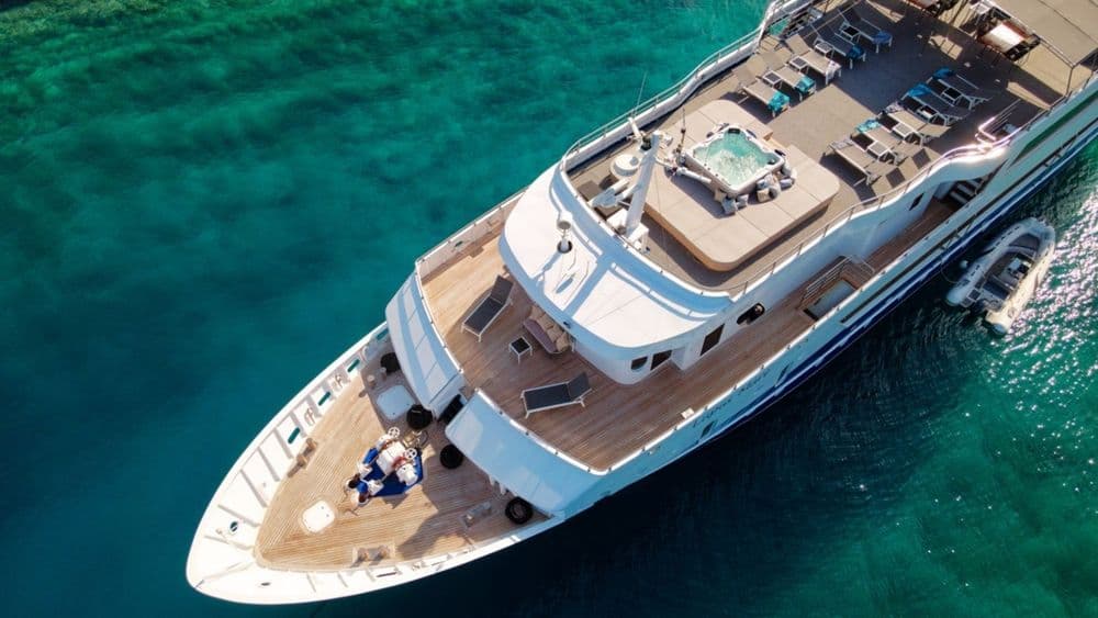lupus-mare-exterior-aerial-sundecks