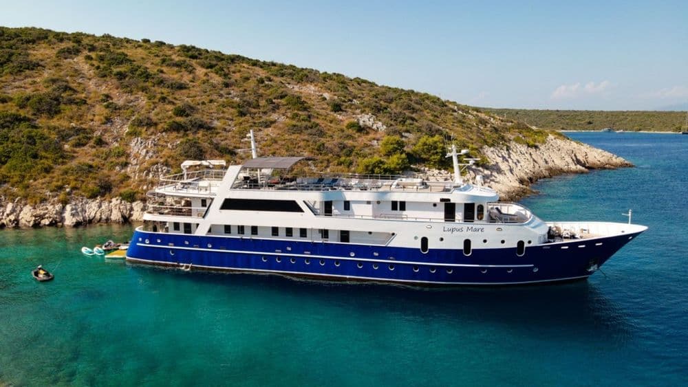 lupus-mare-exterior-anchored
