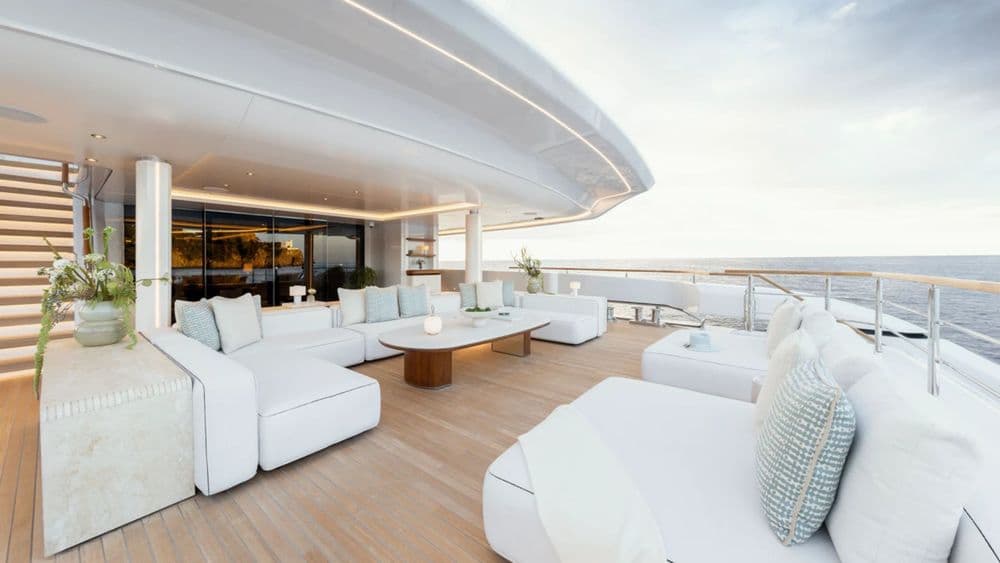 o-madeleine-exterior-deck