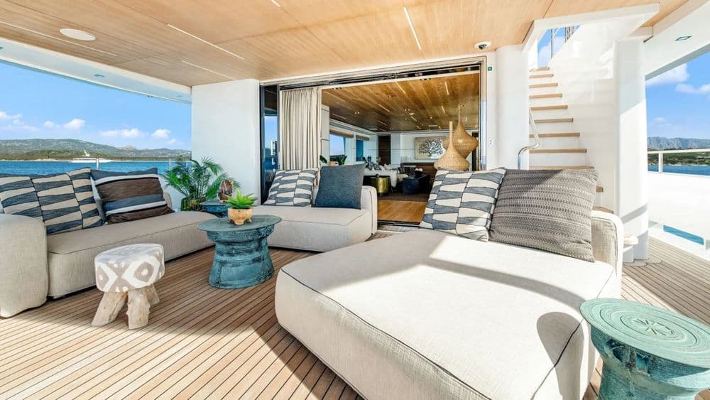 sabai-exterior-aft-deck