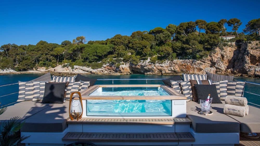 sabai-exterior-jacuzzi