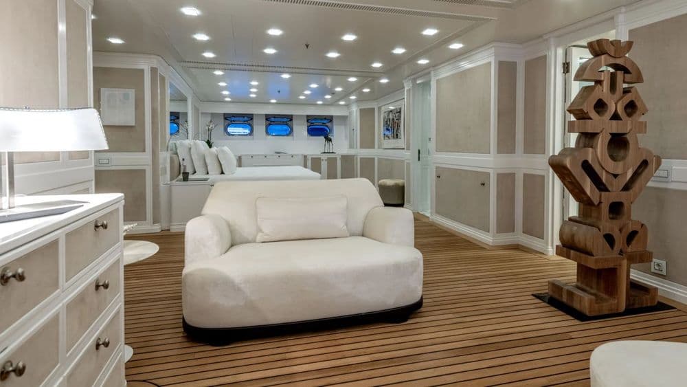 spirit-of-the-cs-interior-main-cabin
