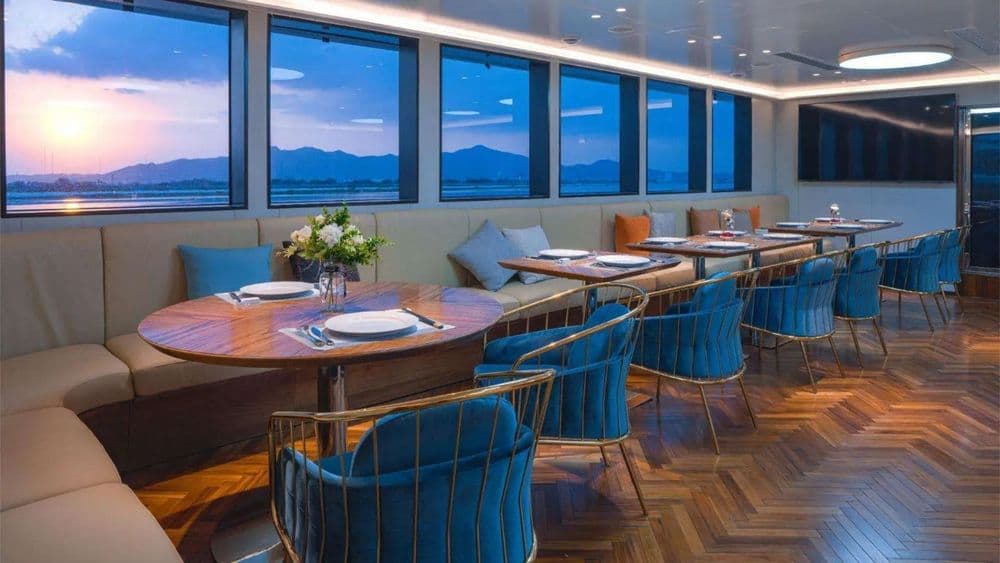 white-pearl-interior-dining-area