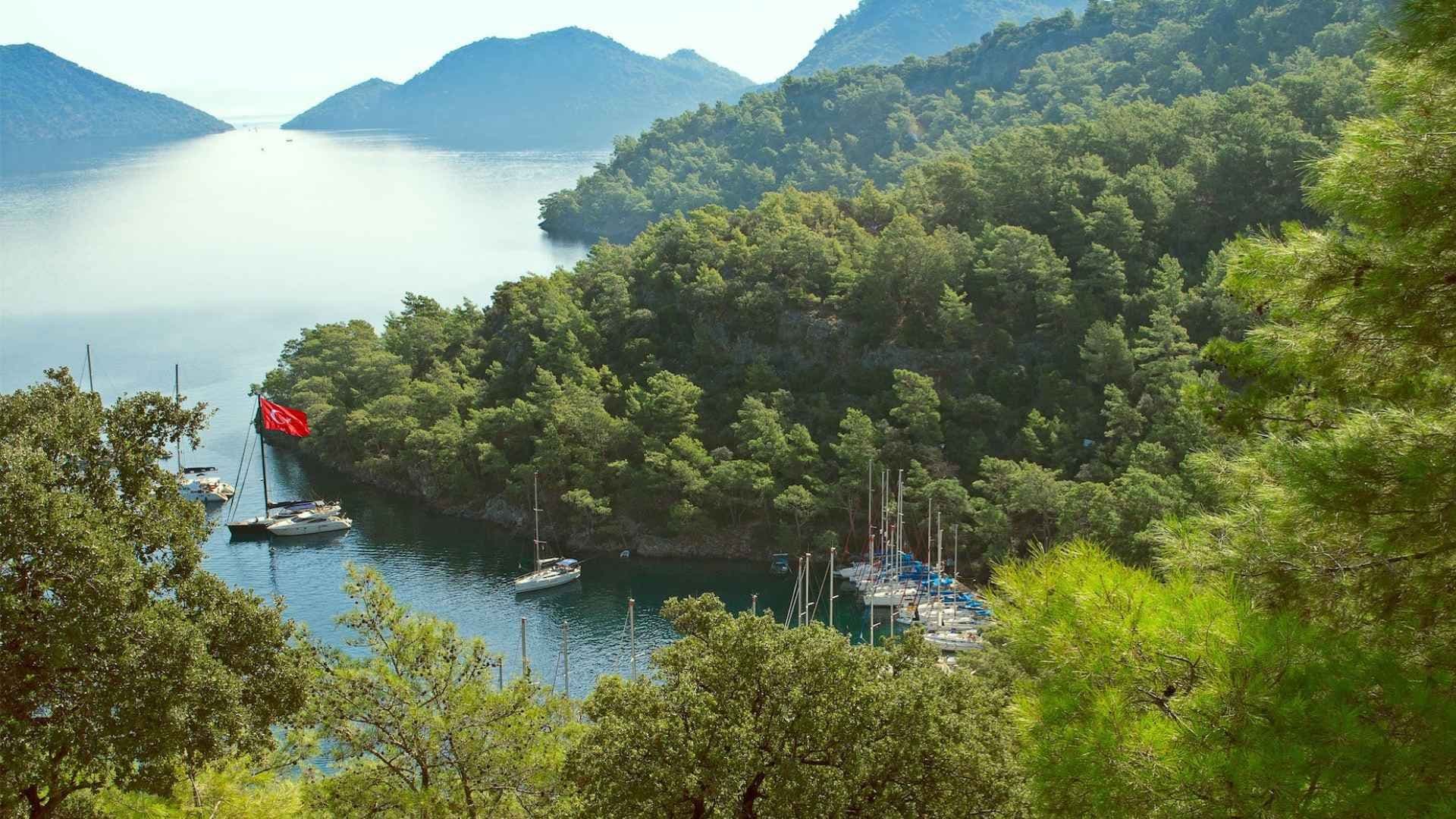 turkey-gocek-yachts-anchored
