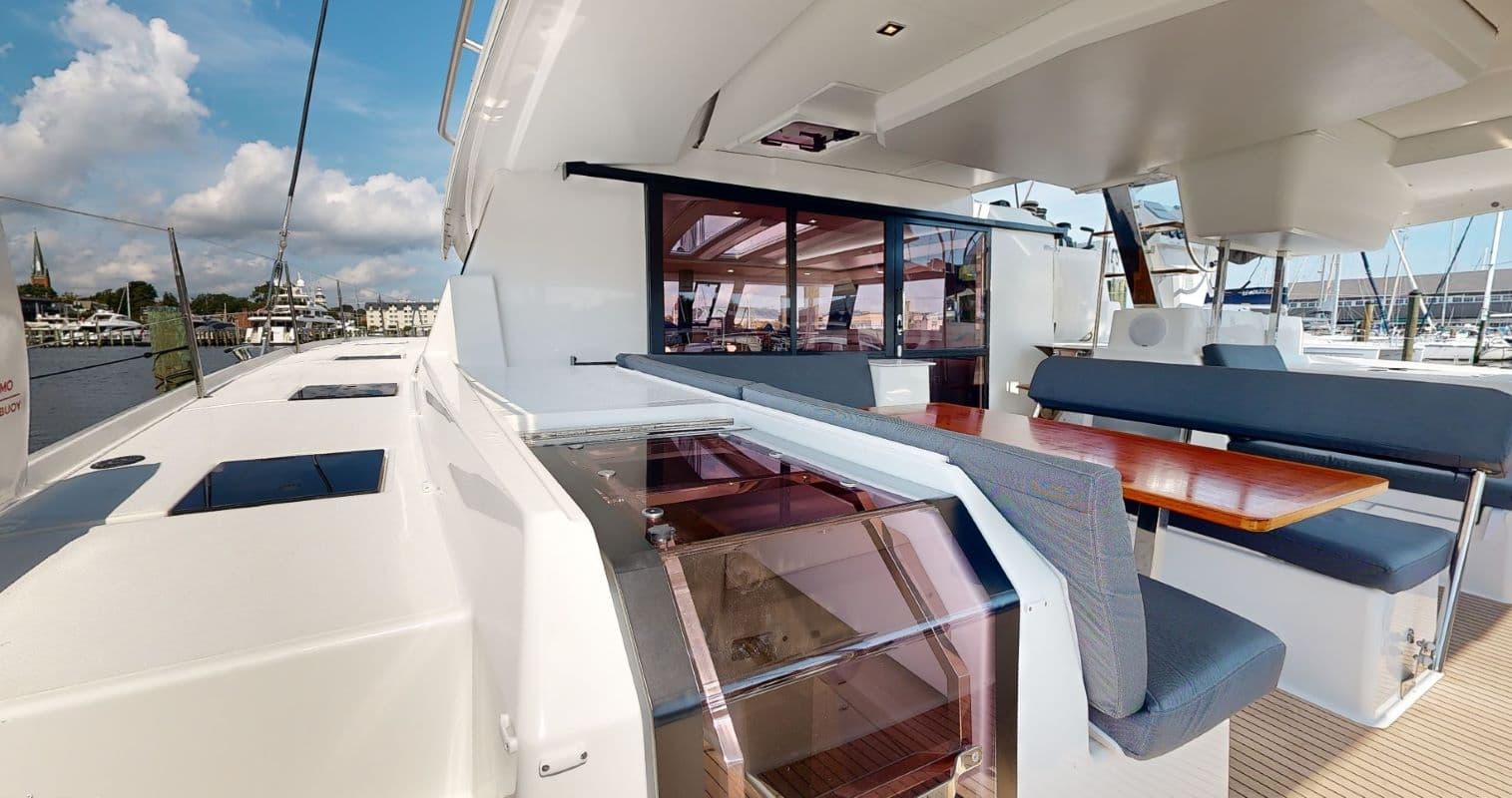 Dragonfly – Fountaine Pajot