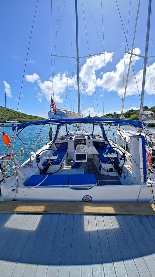 Sunshine Daydream – Dufour Yachts