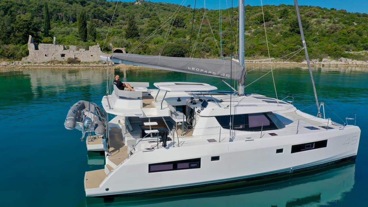 Manaphy – Leopard Catamarans / Robertson & Caine