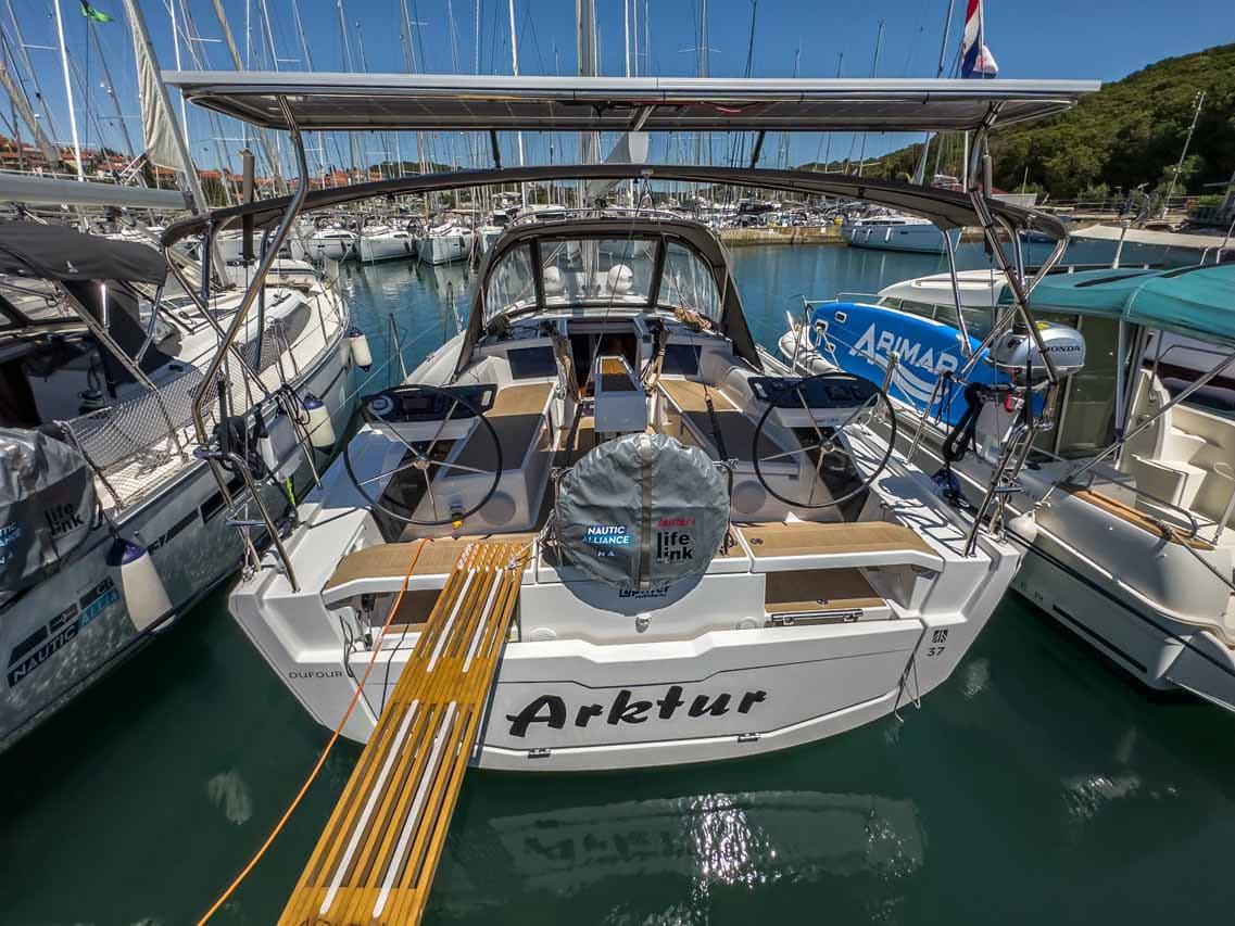 Arktur – Dufour Yachts