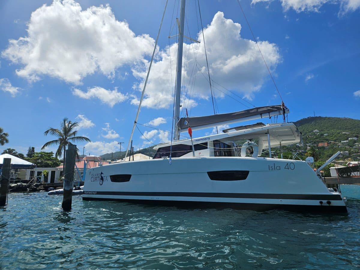 Island Curtisea – Fountaine Pajot