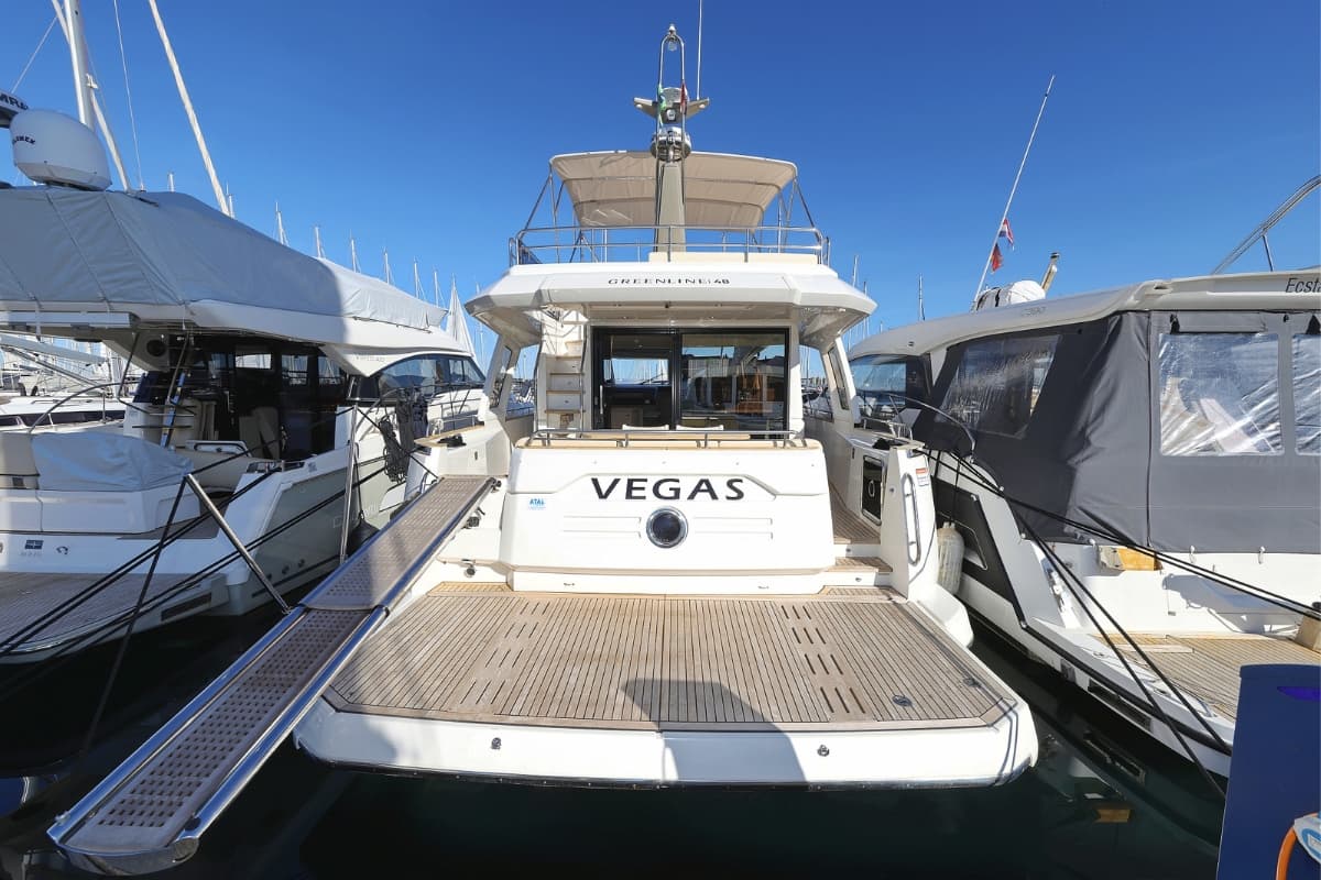 Vegas – Greenline Yachts