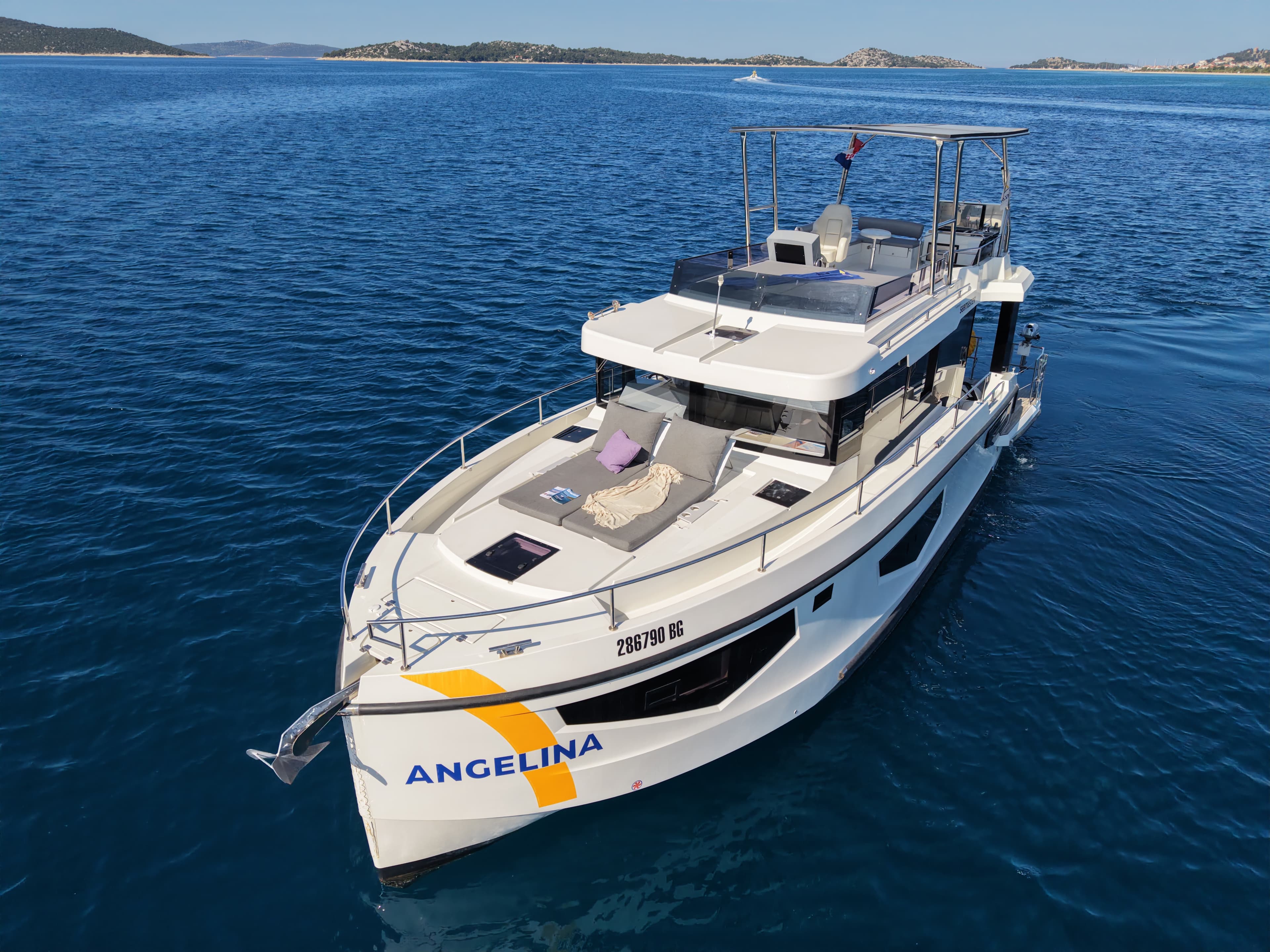 Mackata – Cobra Yachts