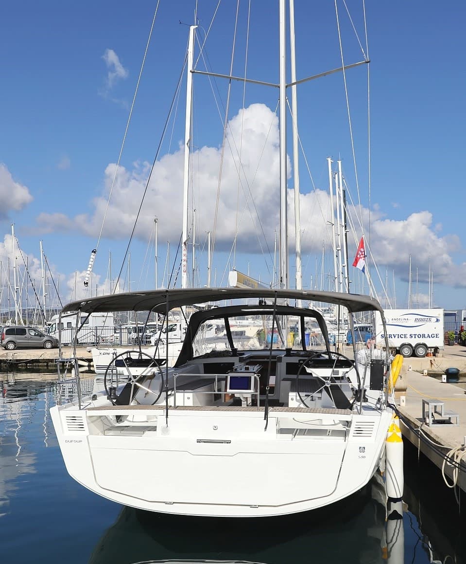 Graceful Dancer – Dufour Yachts