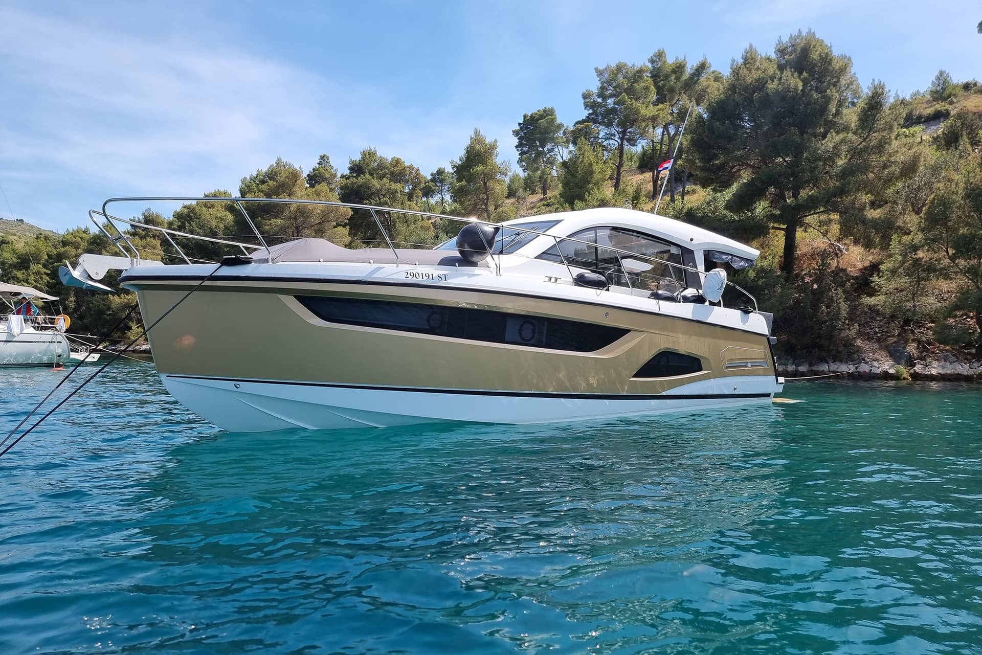 Tireless – Sealine