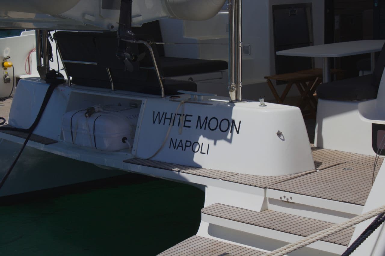 WHITE MOON