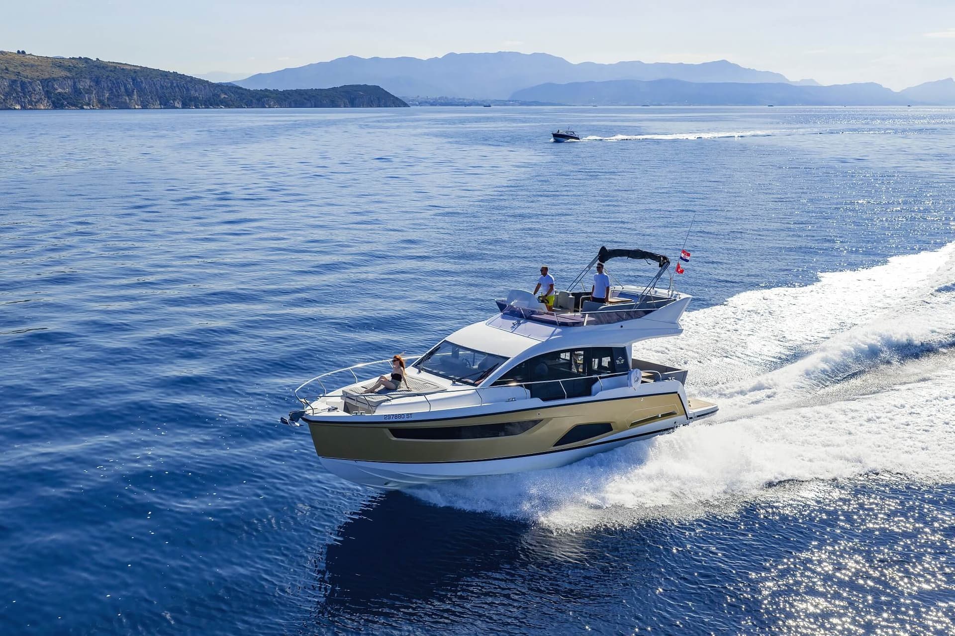 Tireless Too – Sealine