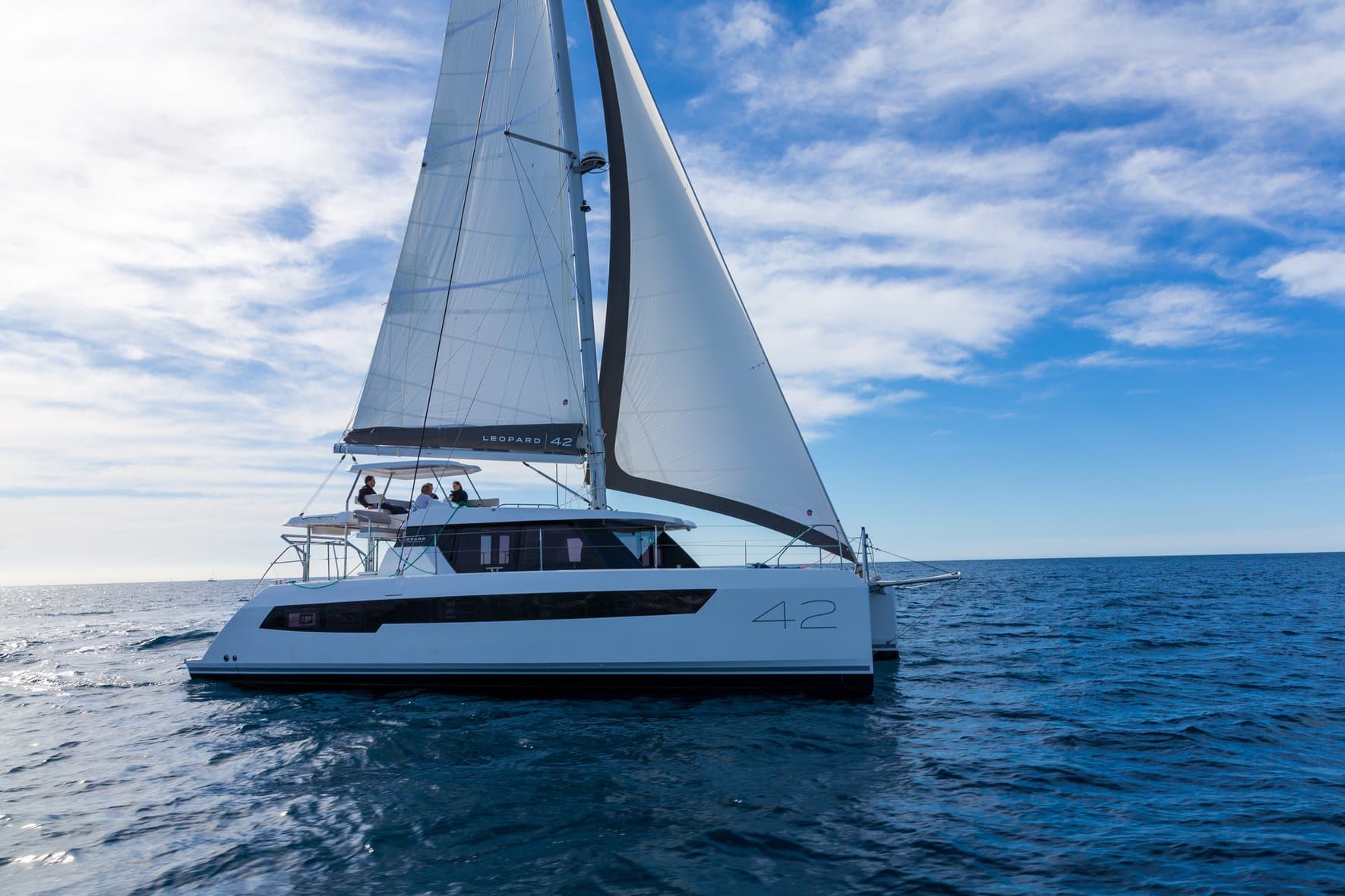 Freedom – Leopard Catamarans / Robertson & Caine