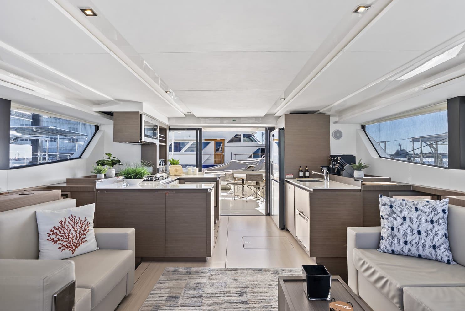 Nauti Cat