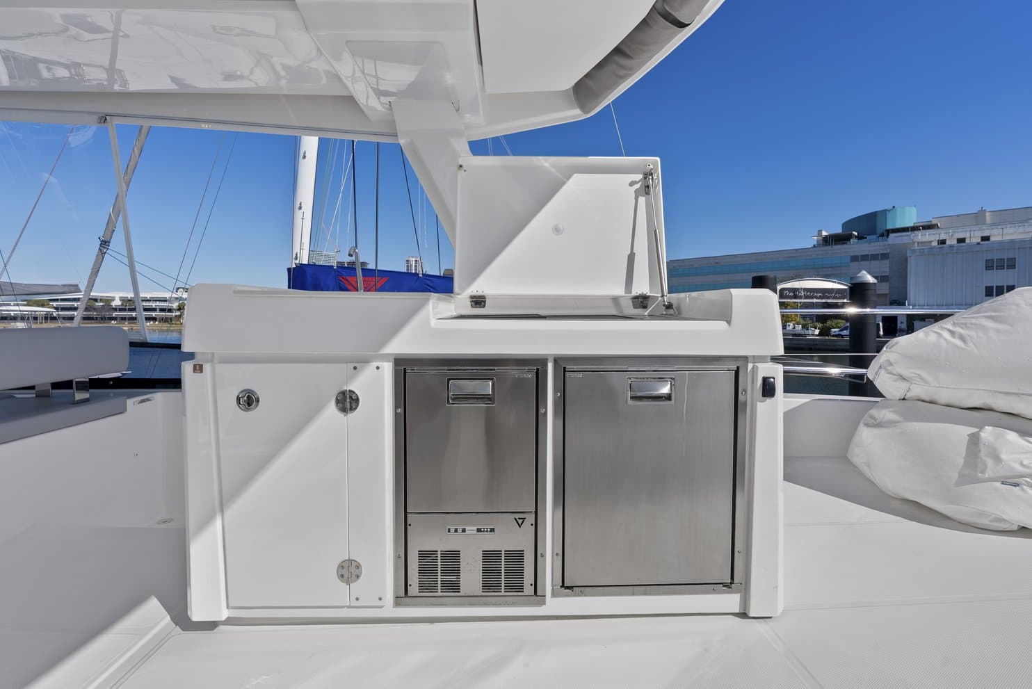 Nauti Cat