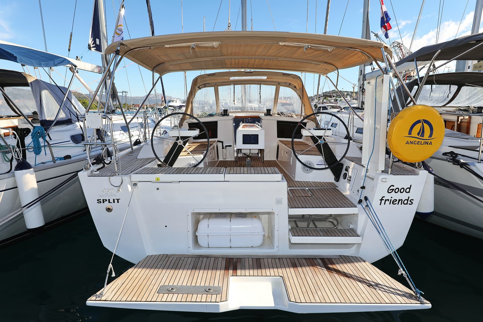 Good Friends – Dufour Yachts
