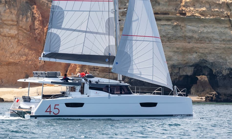 Pau Hana II – Fountaine Pajot