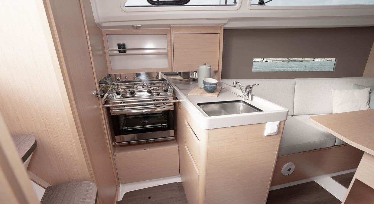 Moorings Oceanis 30.1 Club