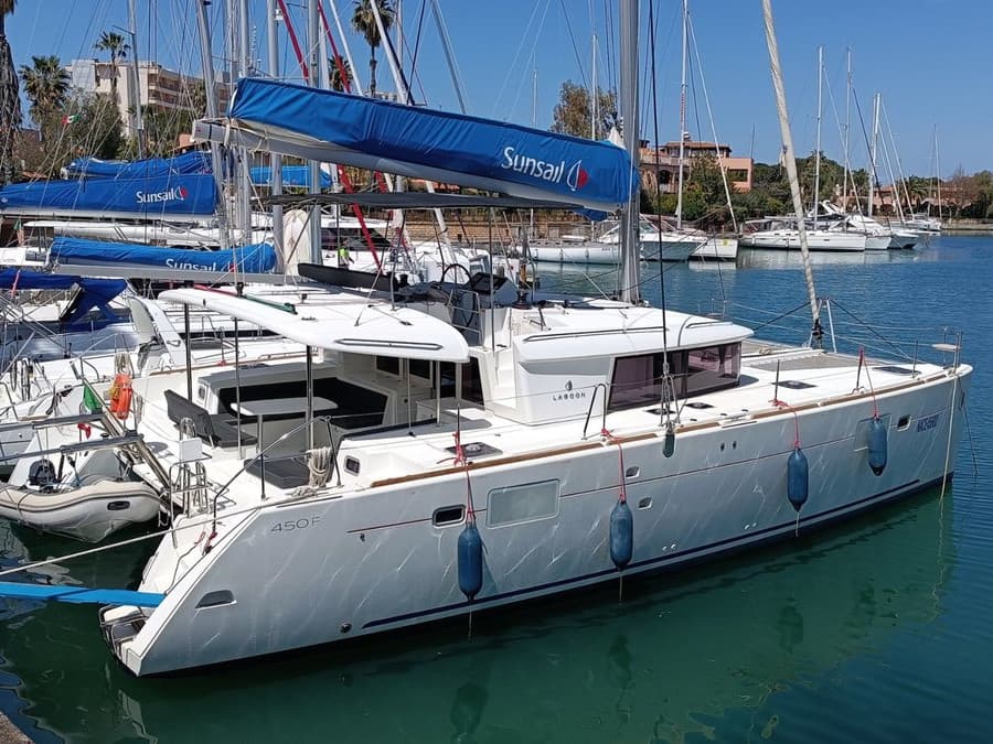 Sunsail Lagoon 450F Classic – Lagoon