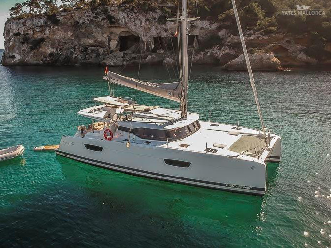 Aurora 381 – Fountaine Pajot