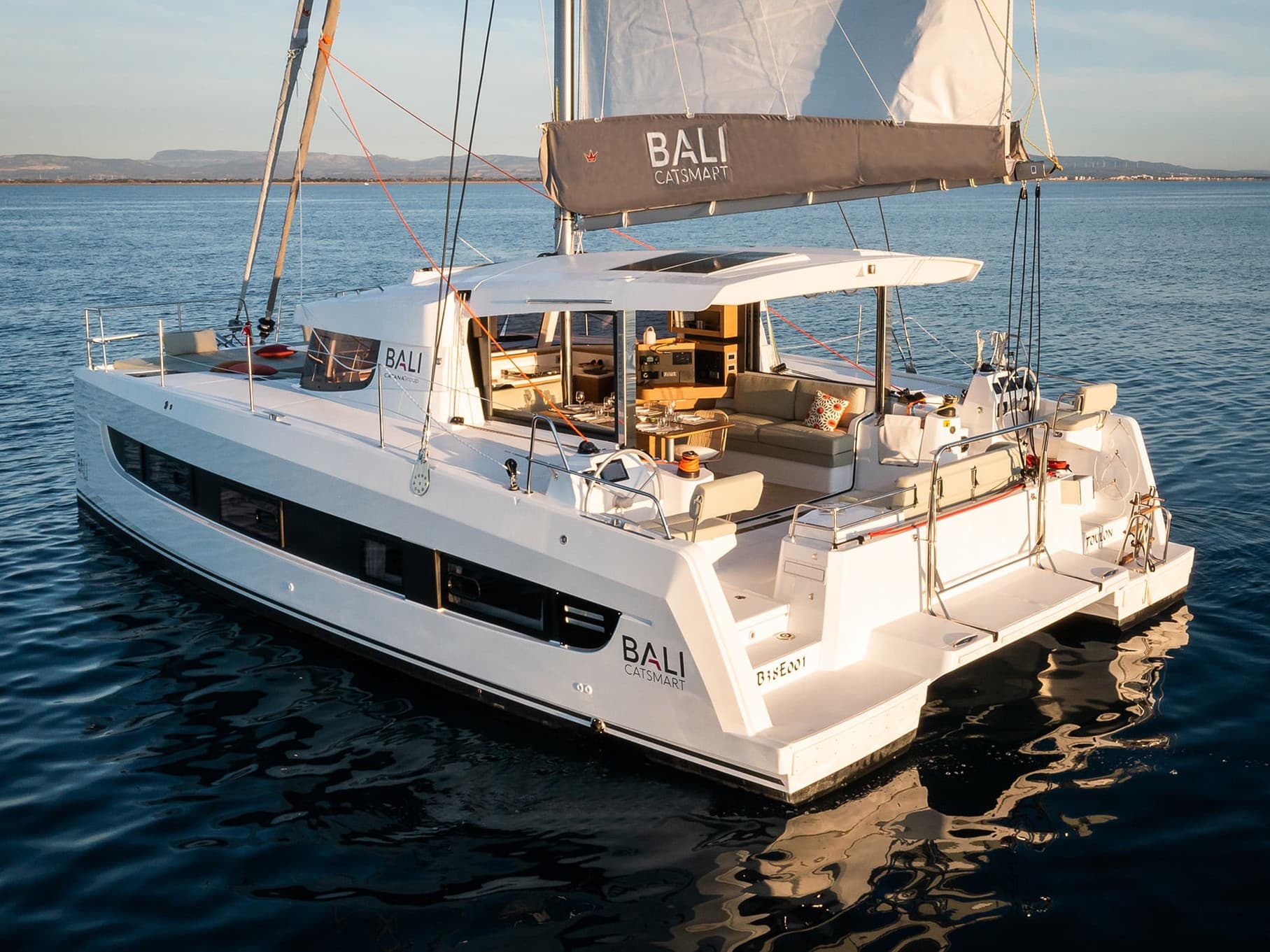 Mareluna (Pax 10) – Bali Catamarans