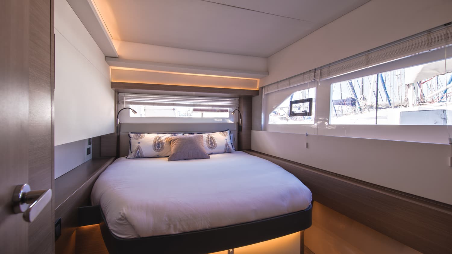 Moorings 534 PC Crewed