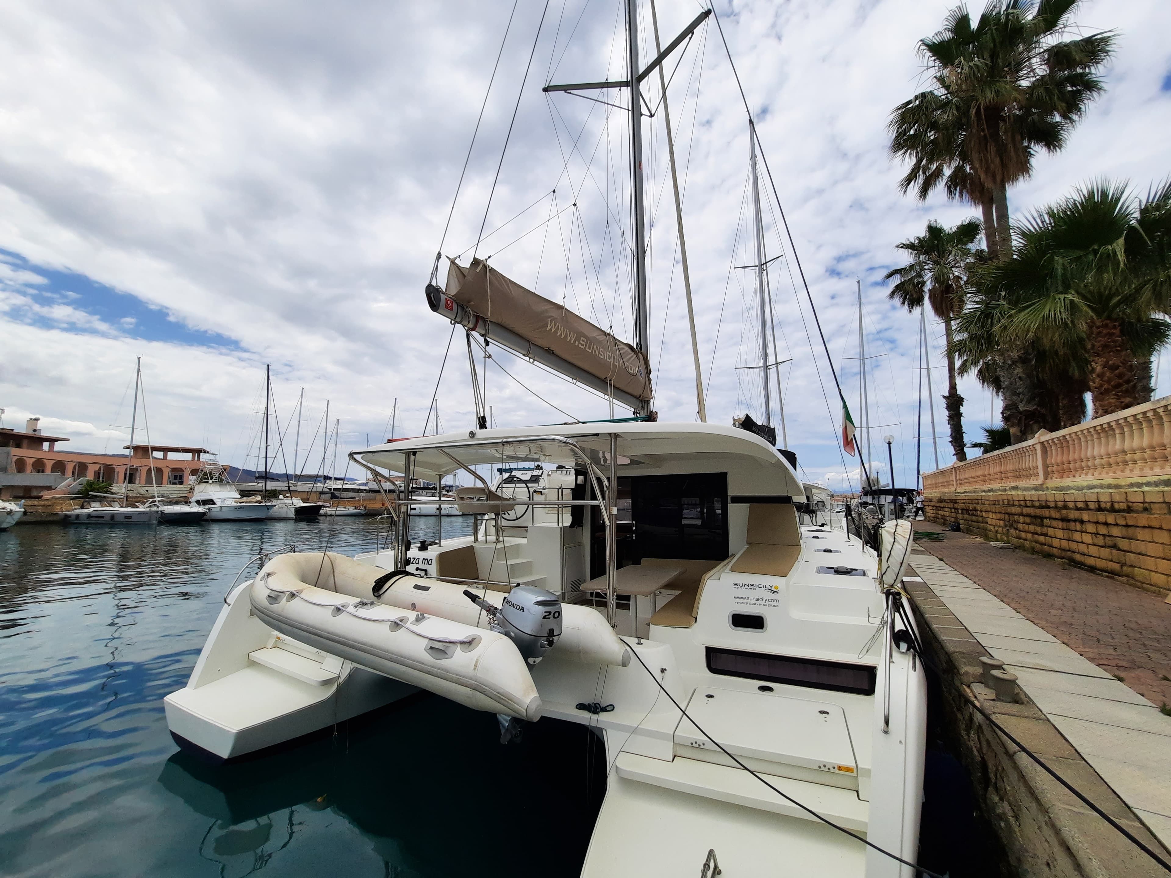Senza Ma (A/C and Generator) – Lagoon