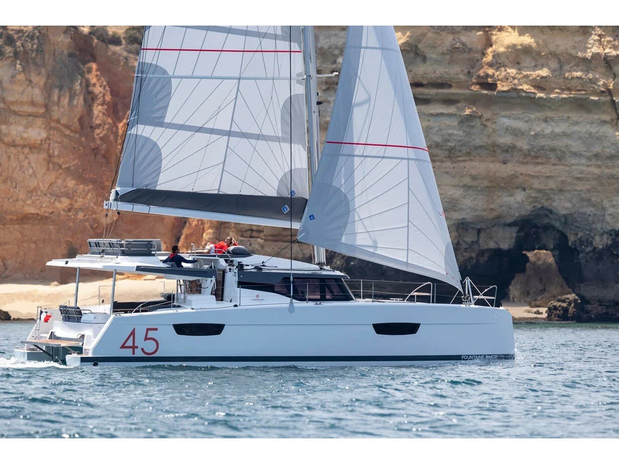 BLU DOLPHIN – Fountaine Pajot