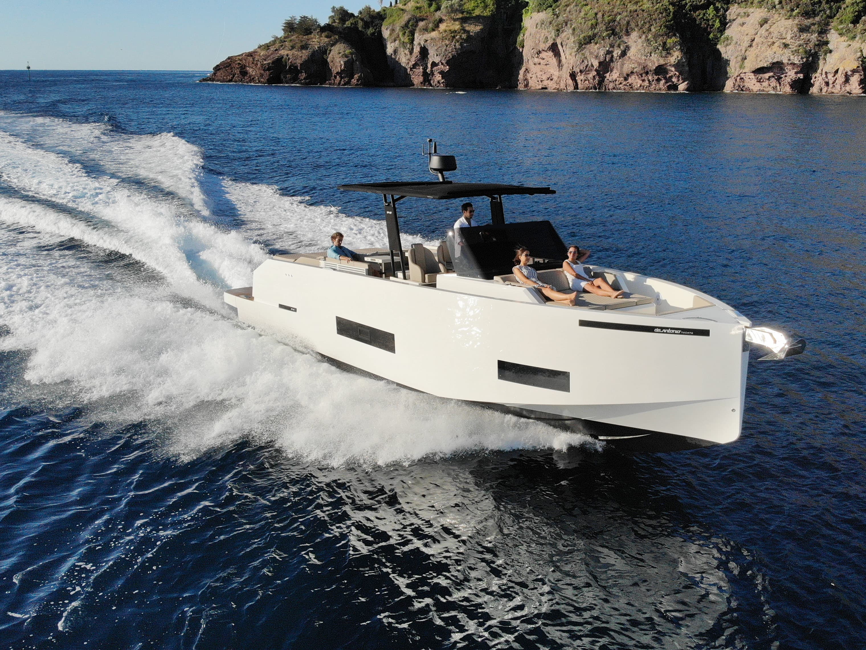 TNR – De Antonio Yachts