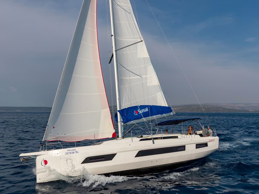 Sunsail 44.3 Premium – Dufour Yachts
