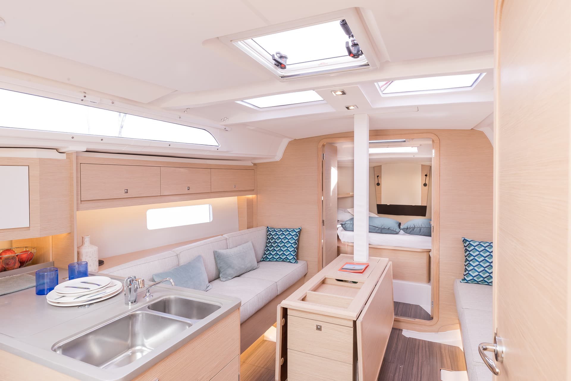Sunsail 37.3 Premium Plus