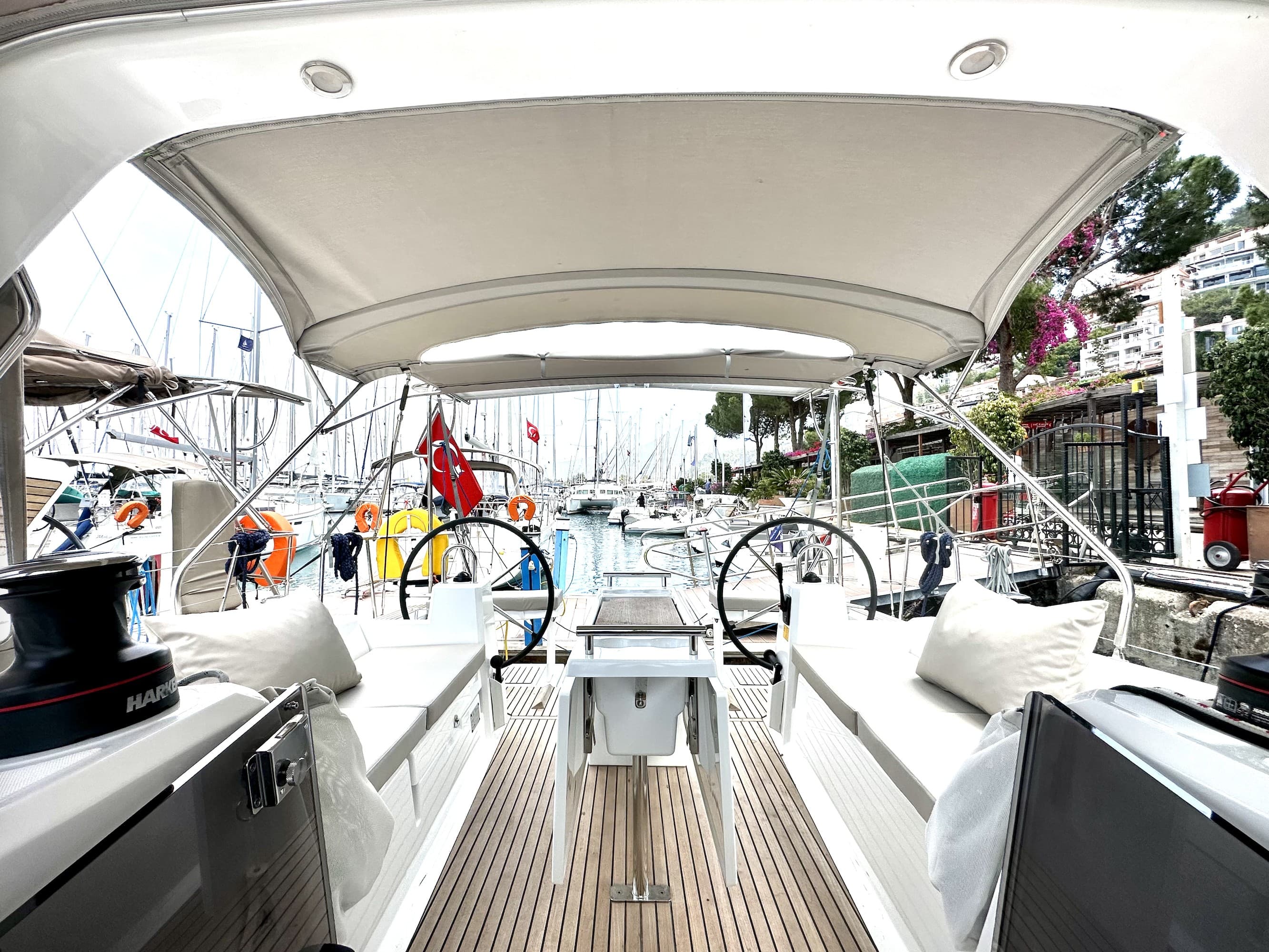 Sail Lyra