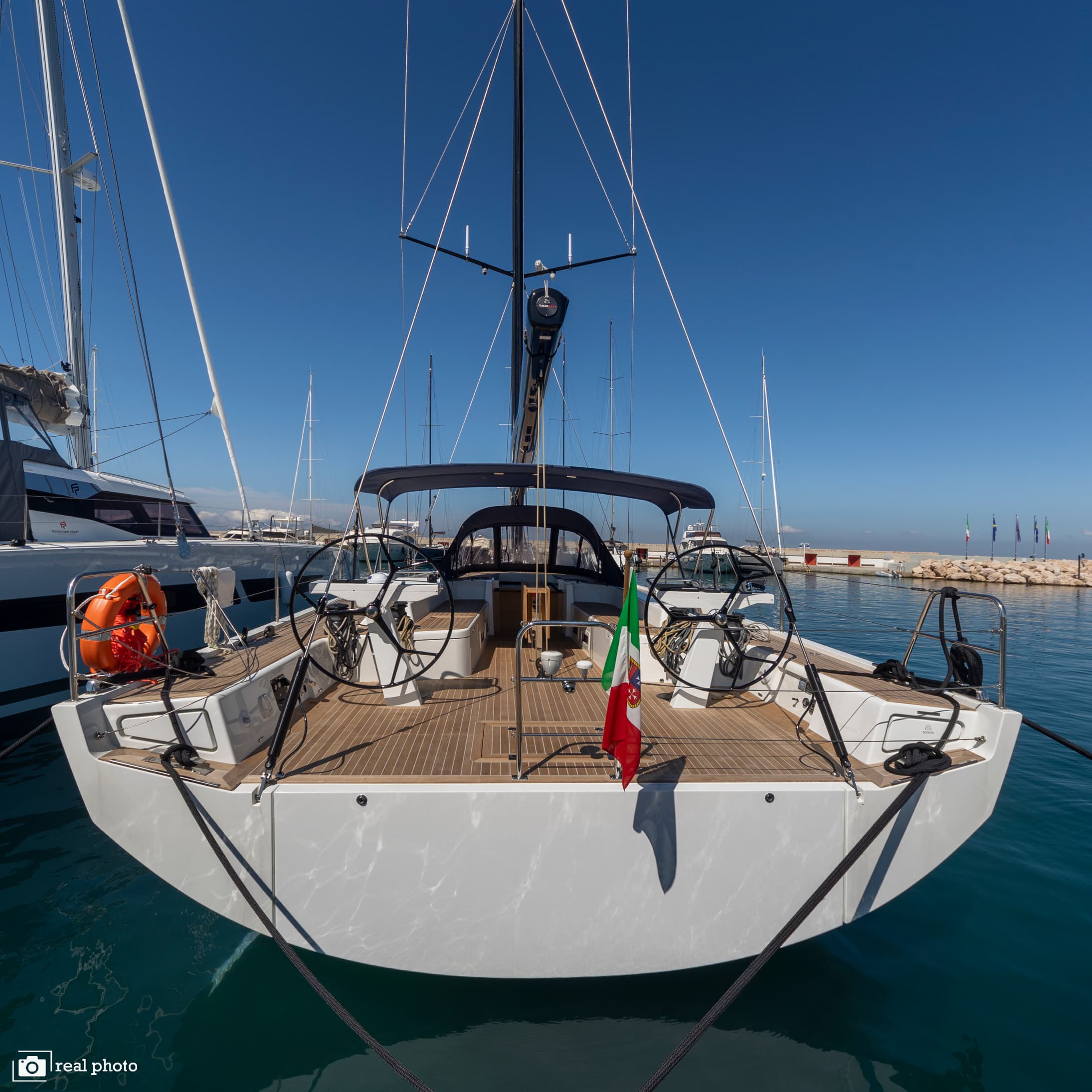 Avalon - Luxury - A/C, Watermaker